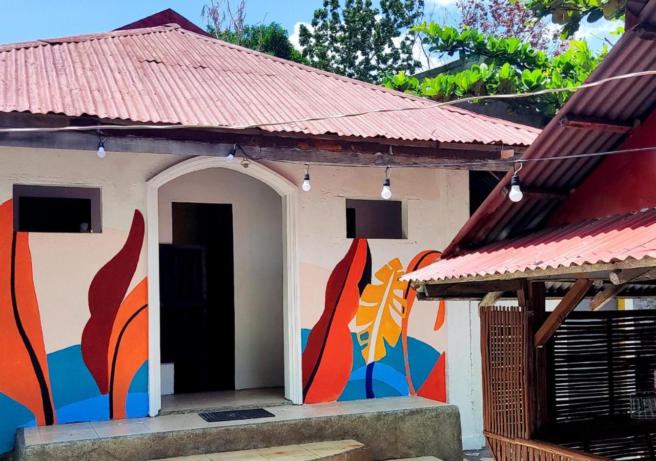 Leynes Taal Lake Resort And Hostel Tanauan  Exterior photo